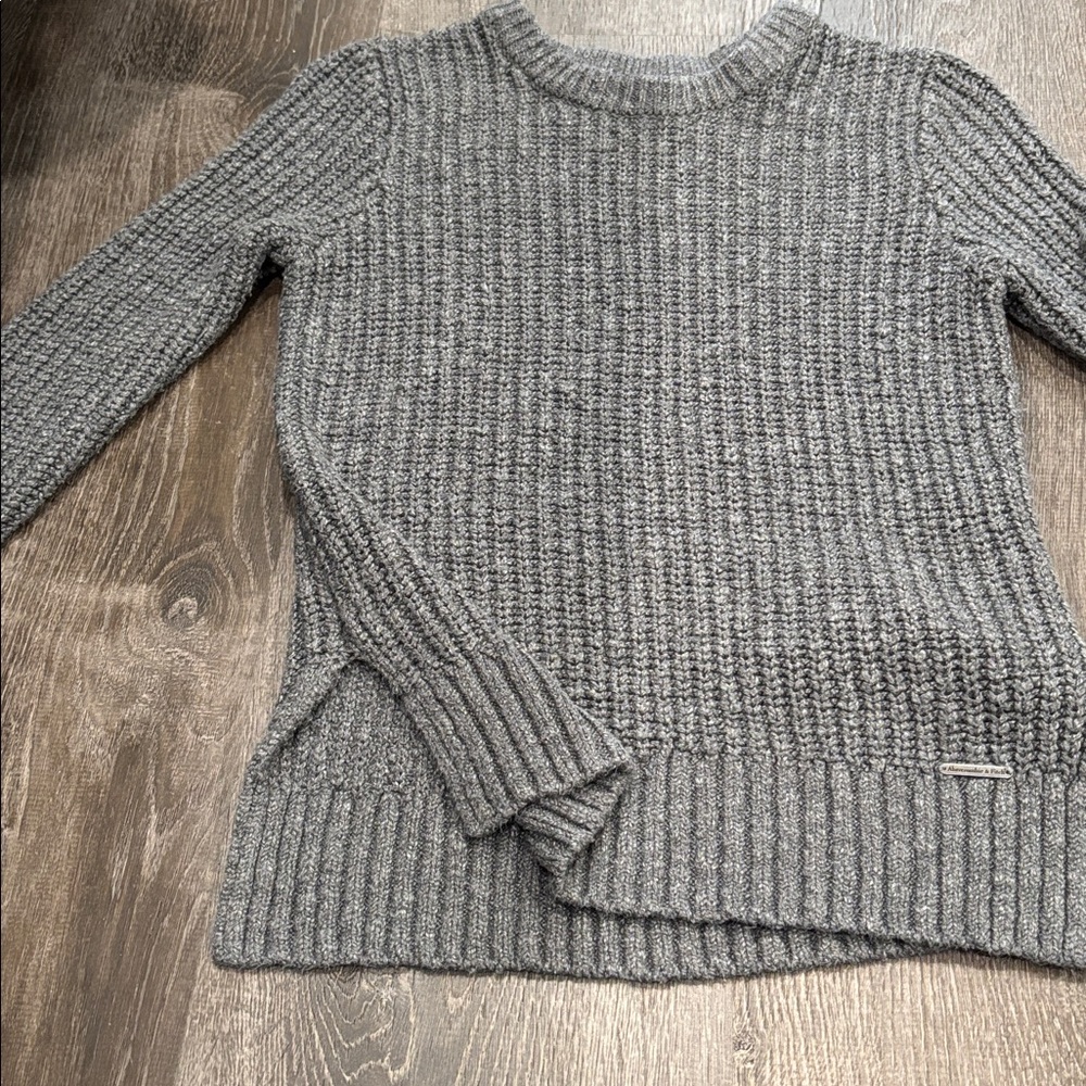 Abercrombie and Fitch Size XS Gray Knit Sweater - Picture 5 of 6